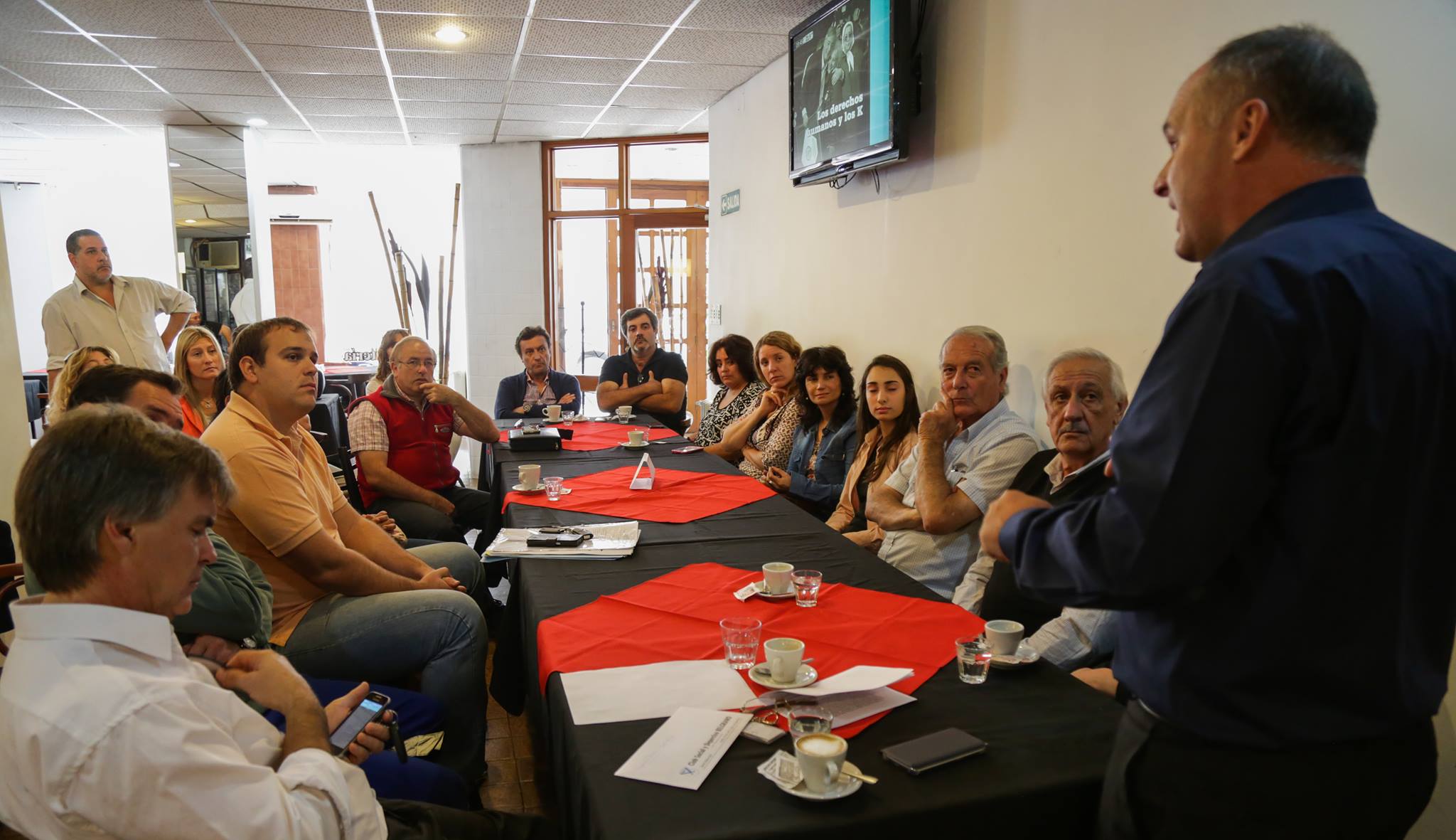 Charla con vecinos e instituciones sobre convivencia