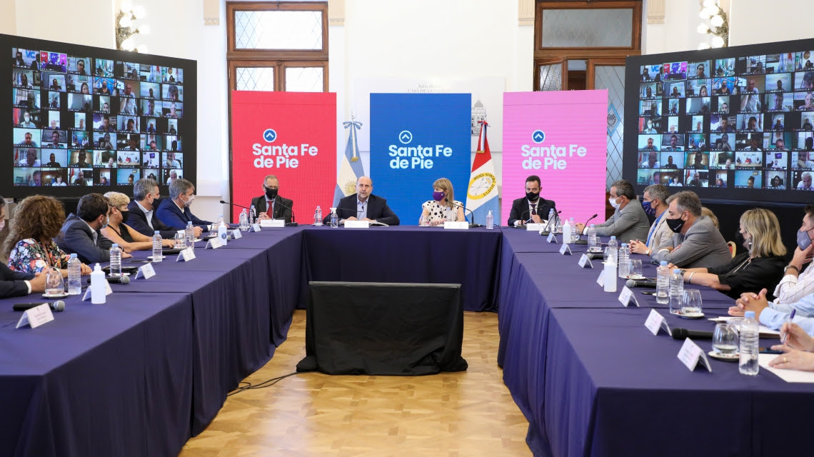 Perotti encabezó un encuentro con intendentes y presidentes comunales